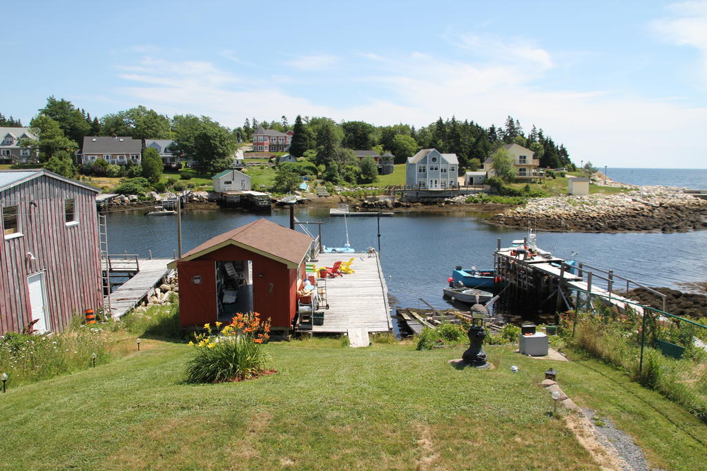 Sal'S Bed And Breakfast By The Sea Herring Cove Екстериор снимка